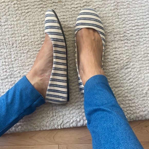 Women's Basic Slip On Casual Shoes Ballet Style White Blue Stripe Sz 8.5 - Picture 8 of 13